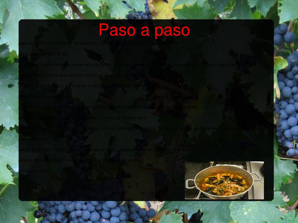Paso a paso pela las gambas y reserva las cáscara y las cabeza. Luego corta rape en trozos. pica las cebollas y el ajo.