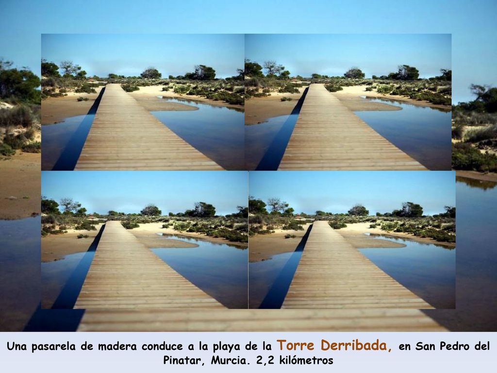 Una pasarela de madera conduce a la playa de la Torre Derribada, en San Pedro del Pinatar, Murcia.