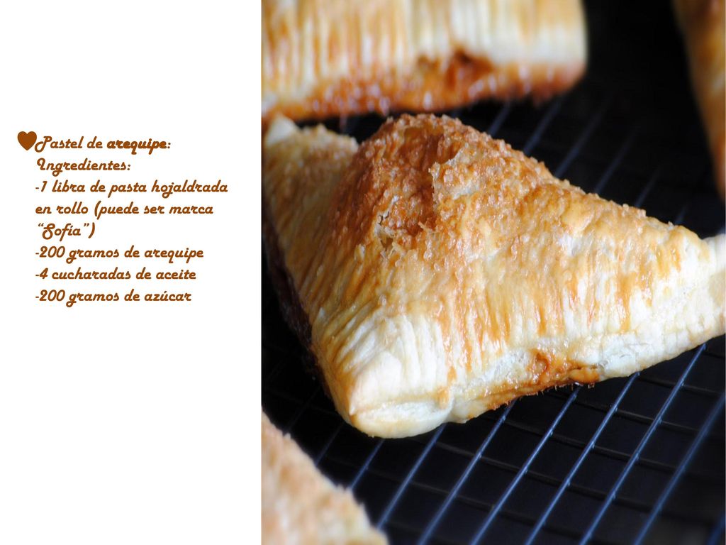 Pastel de arequipe: Ingredientes: -1 libra de pasta hojaldrada en rollo (puede ser marca Sofía ) -200 gramos de arequipe.