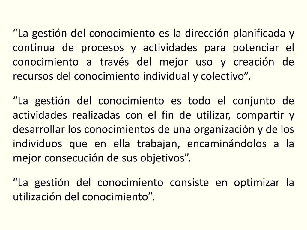 La gestión del conocimiento es la dirección planificada y continua de procesos y actividades para potenciar el conocimiento a través del mejor uso y creación de recursos del conocimiento individual y colectivo .