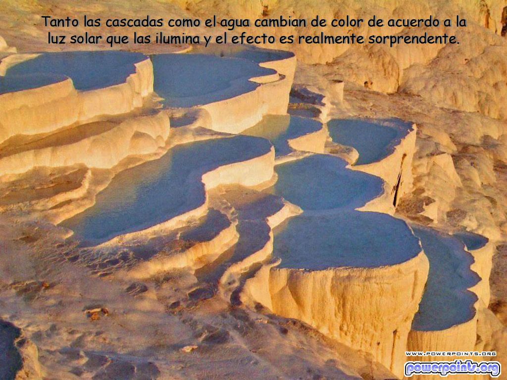 Tanto las cascadas como el agua cambian de color de acuerdo a la luz solar que las ilumina y el efecto es realmente sorprendente.