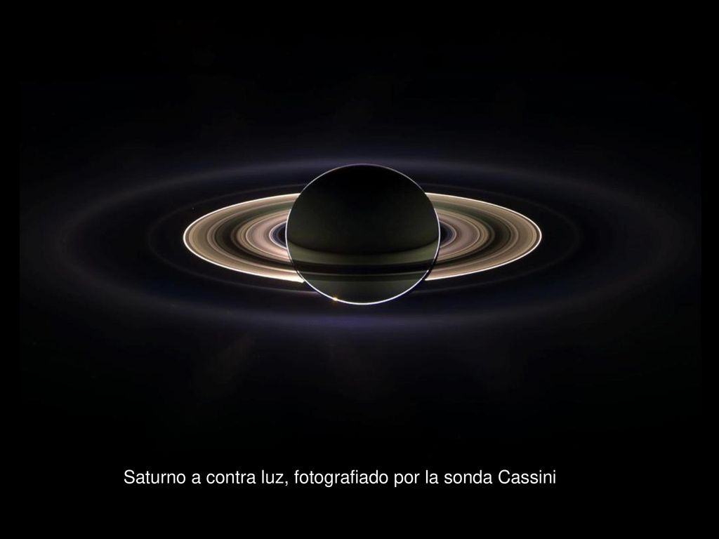 Saturno a contra luz, fotografiado por la sonda Cassini