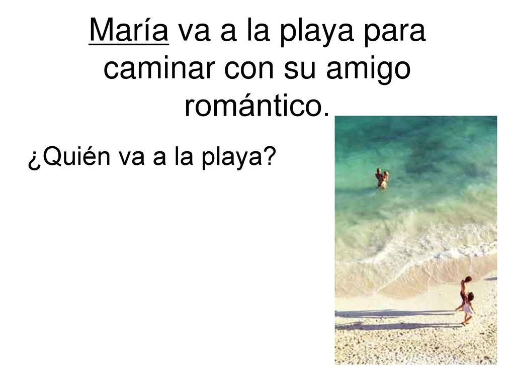 María va a la playa para caminar con su amigo romántico.