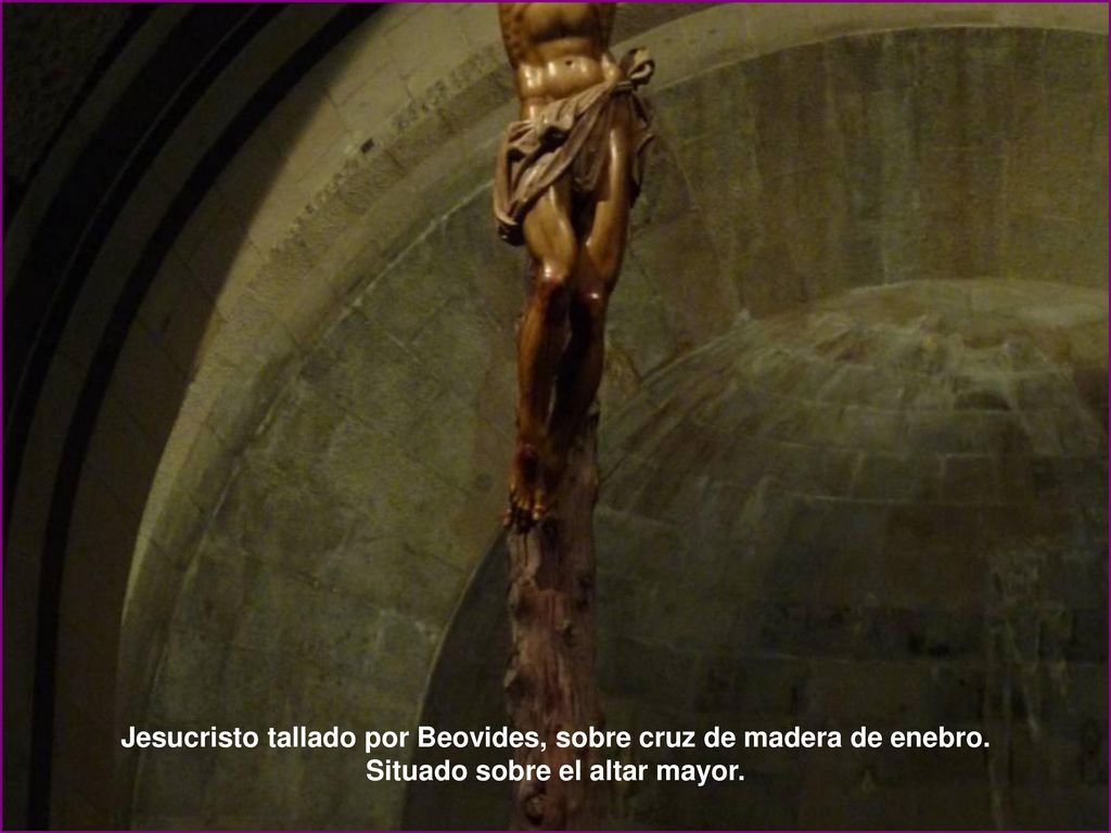 Jesucristo tallado por Beovides, sobre cruz de madera de enebro.