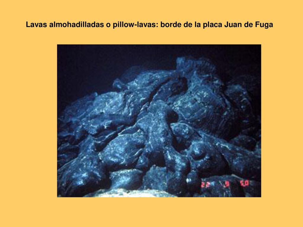 Lavas almohadilladas o pillow-lavas: borde de la placa Juan de Fuga