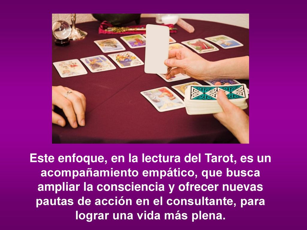 Este enfoque, en la lectura del Tarot, es un acompañamiento empático, que busca ampliar la consciencia y ofrecer nuevas pautas de acción en el consultante, para lograr una vida más plena.