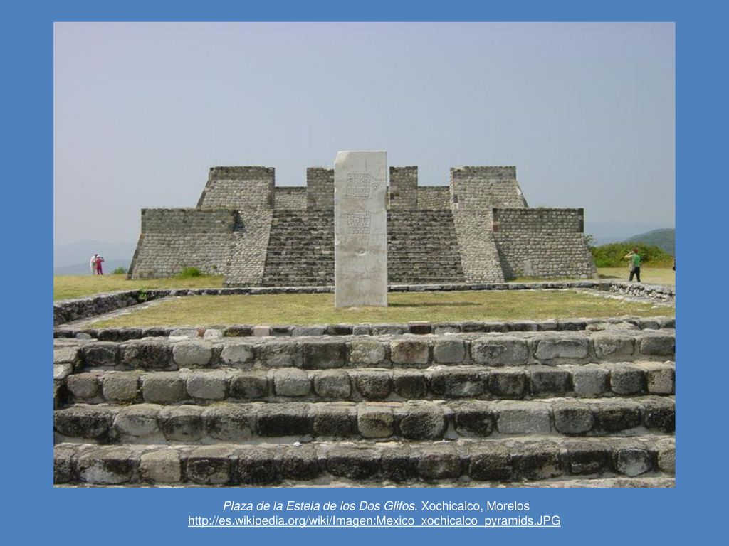 Plaza de la Estela de los Dos Glifos. Xochicalco, Morelos