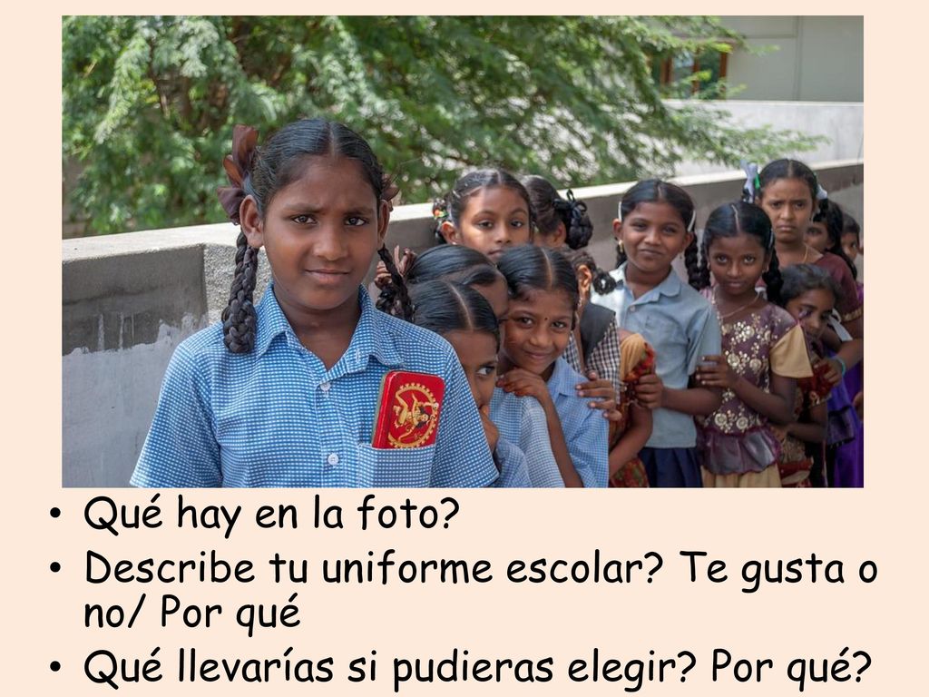 Qué hay en la foto. Describe tu uniforme escolar.