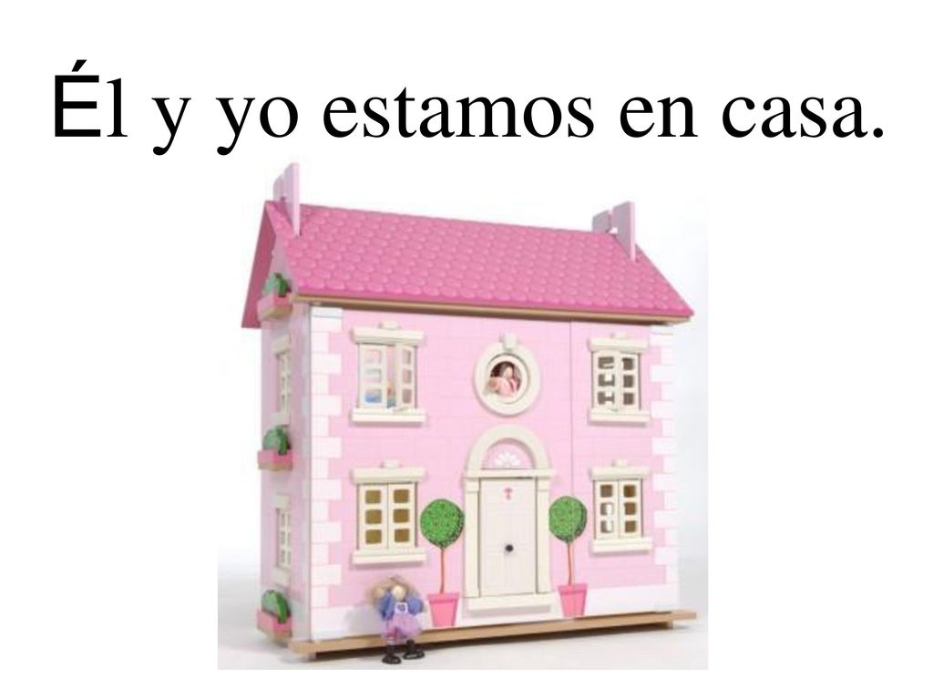 Él y yo estamos en casa.