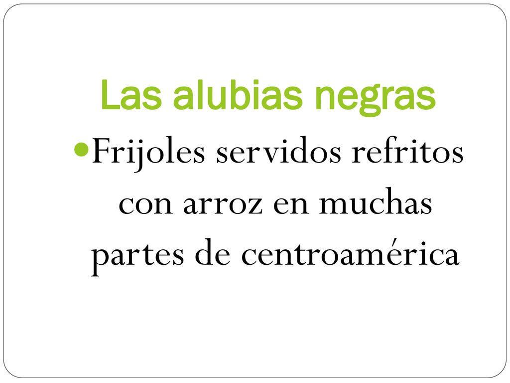 Frijoles servidos refritos con arroz en muchas partes de centroamérica