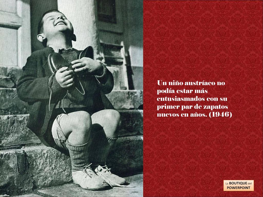 Un niño austríaco no podía estar más entusiasmados con su primer par de zapatos nuevos en años.