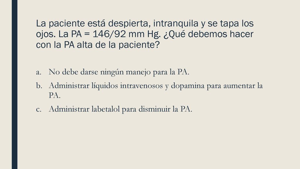 La paciente está despierta, intranquila y se tapa los ojos