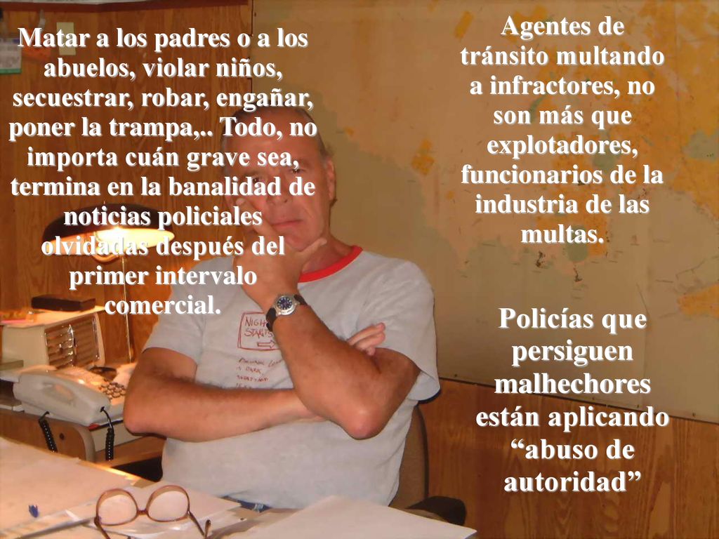 Agentes de tránsito multando a infractores, no son más que explotadores, funcionarios de la industria de las multas.