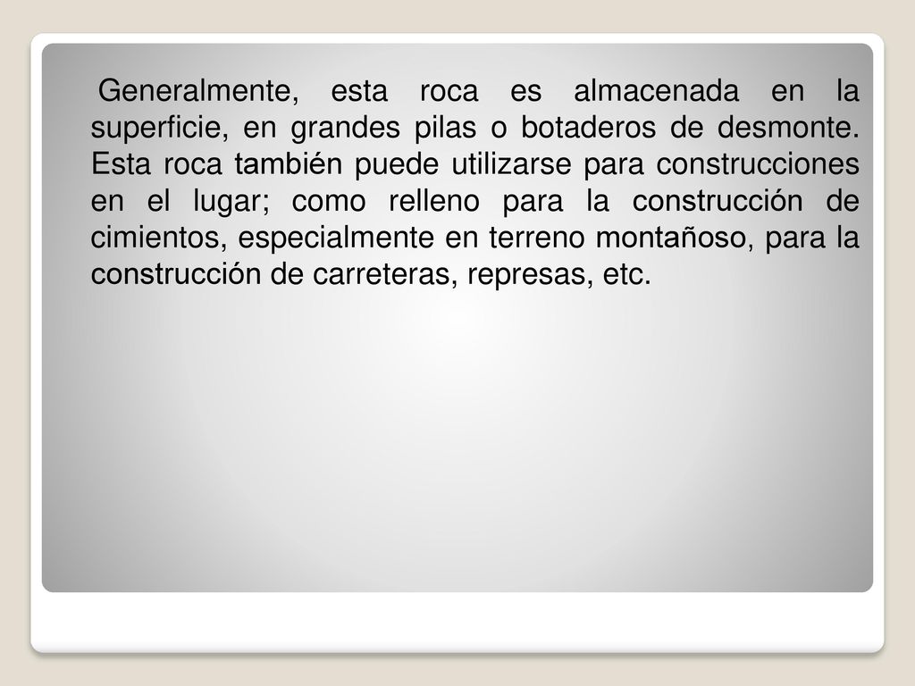Generalmente, esta roca es almacenada en la superficie, en grandes pilas o botaderos de desmonte.