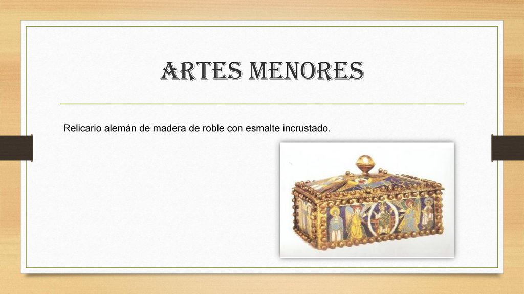 ARTES MENORES Relicario alemán de madera de roble con esmalte incrustado.