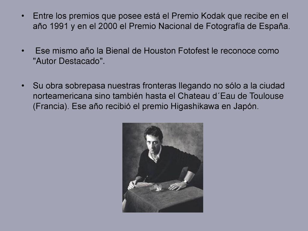 Entre los premios que posee está el Premio Kodak que recibe en el año 1991 y en el 2000 el Premio Nacional de Fotografía de España.