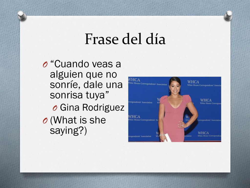 Frase del día Cuando veas a alguien que no sonríe, dale una sonrisa tuya Gina Rodriguez.