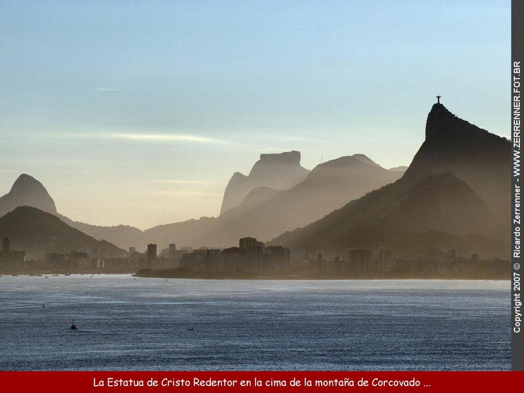 La Estatua de Cristo Redentor en la cima de la montaña de Corcovado ...