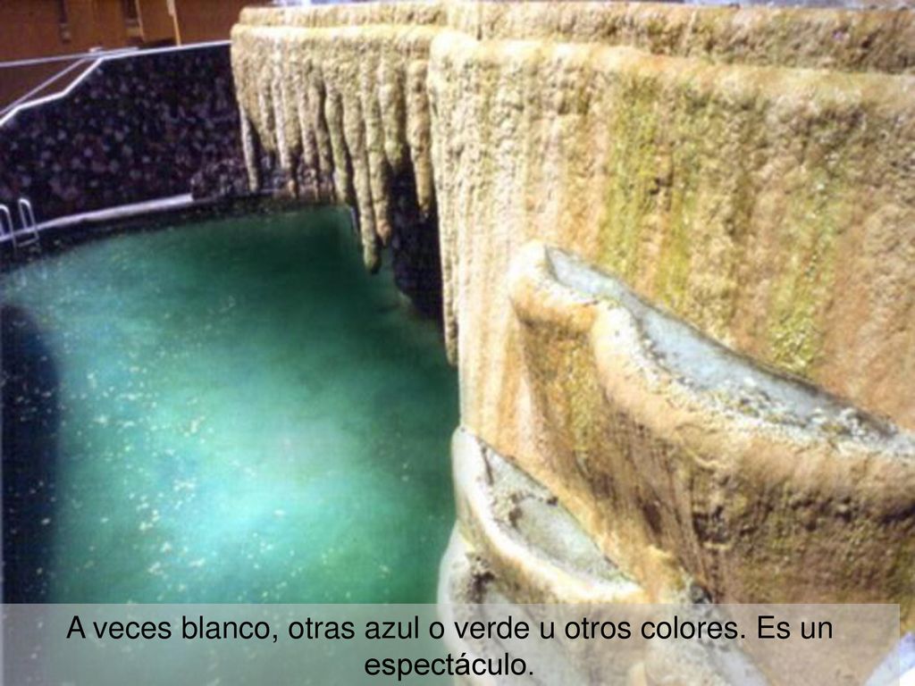 A veces blanco, otras azul o verde u otros colores. Es un espectáculo.