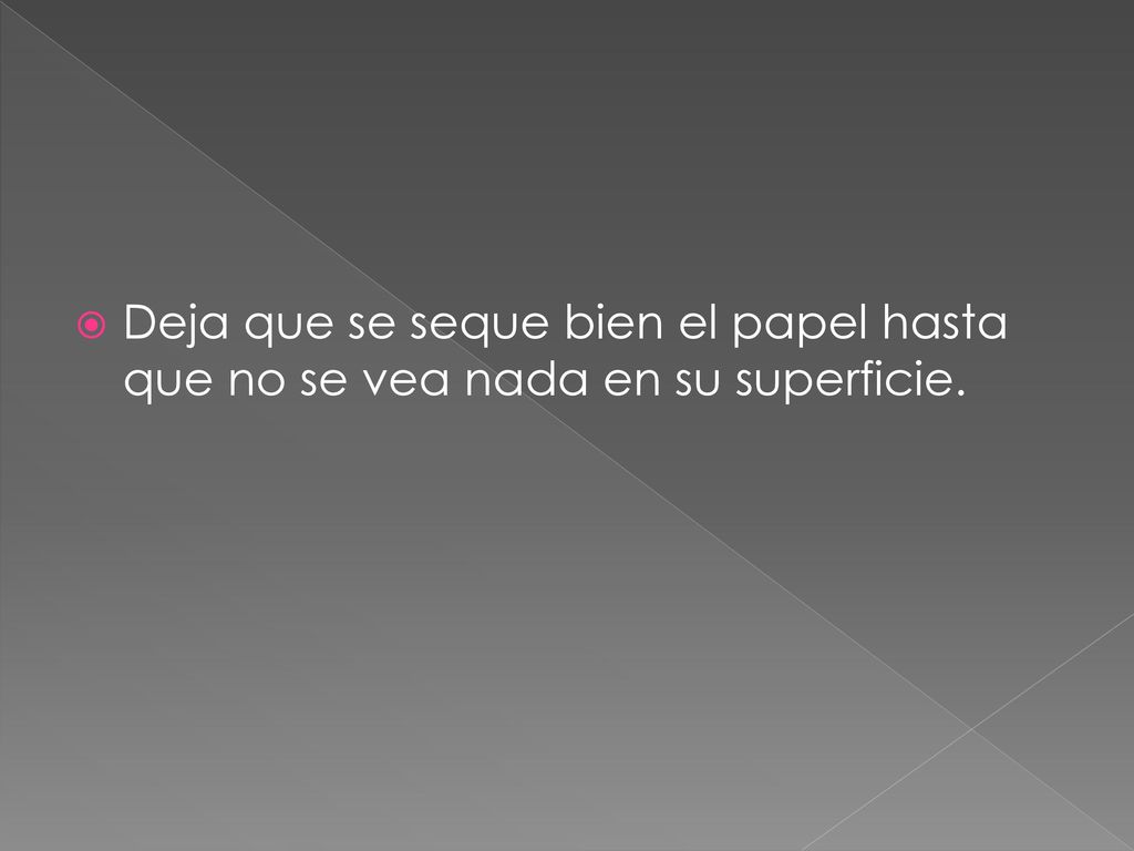 Deja que se seque bien el papel hasta que no se vea nada en su superficie.