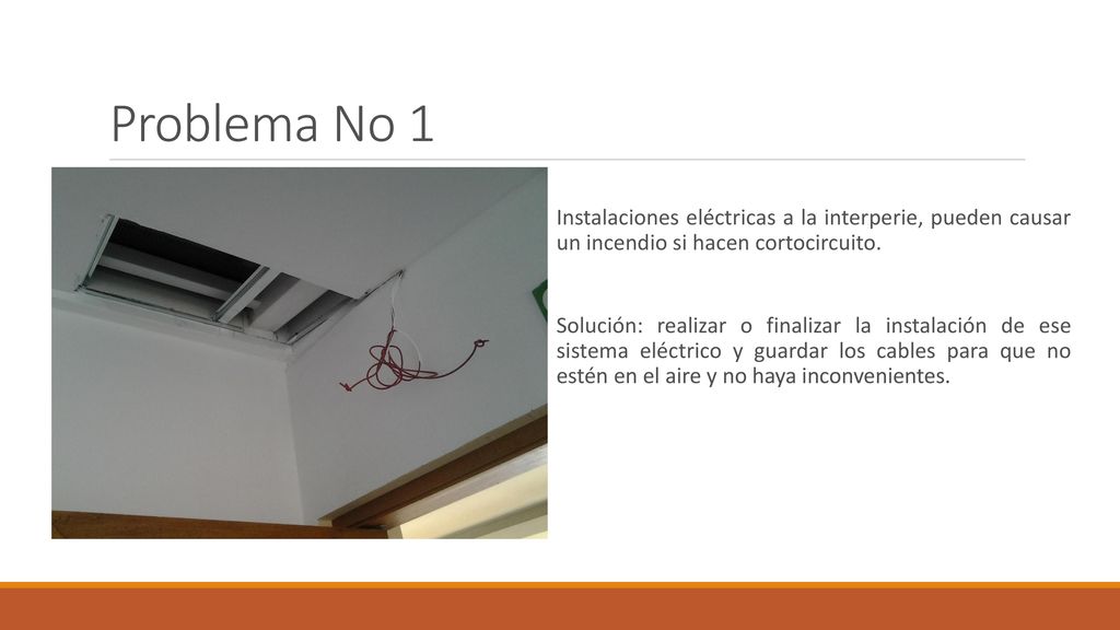 16. Materiales de pintura en la fachada principal de la entrada a la UDH