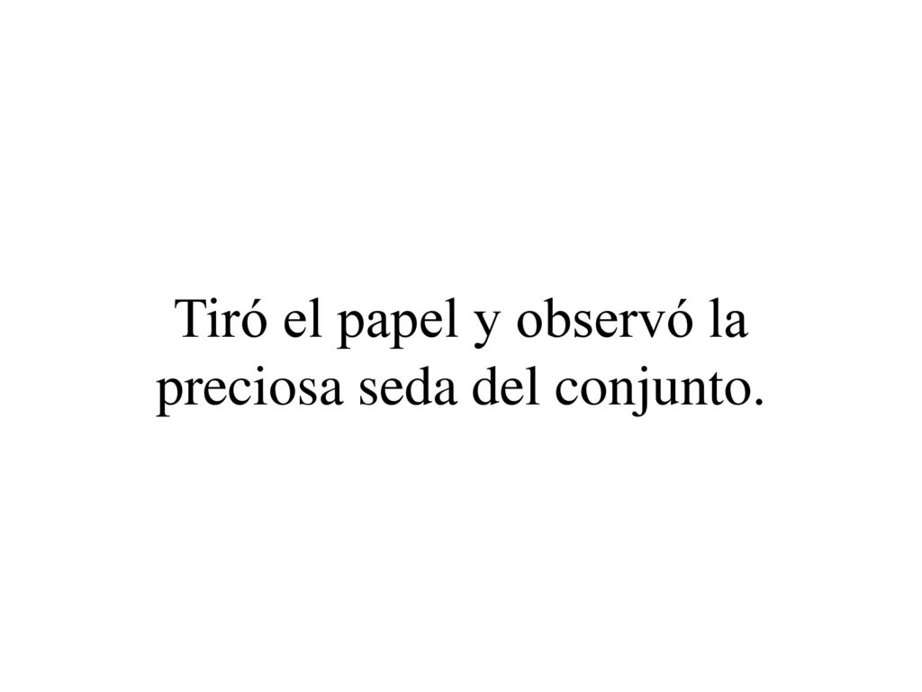 Tiró el papel y observó la preciosa seda del conjunto.