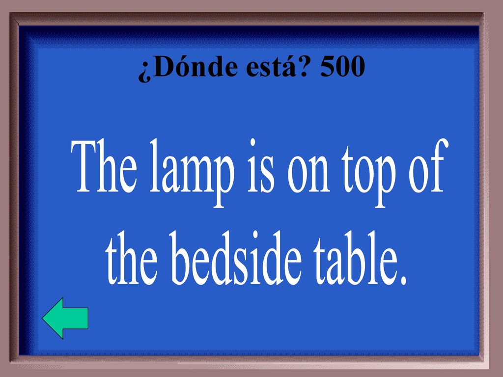 ¿Dónde está 500 The lamp is on top of the bedside table.