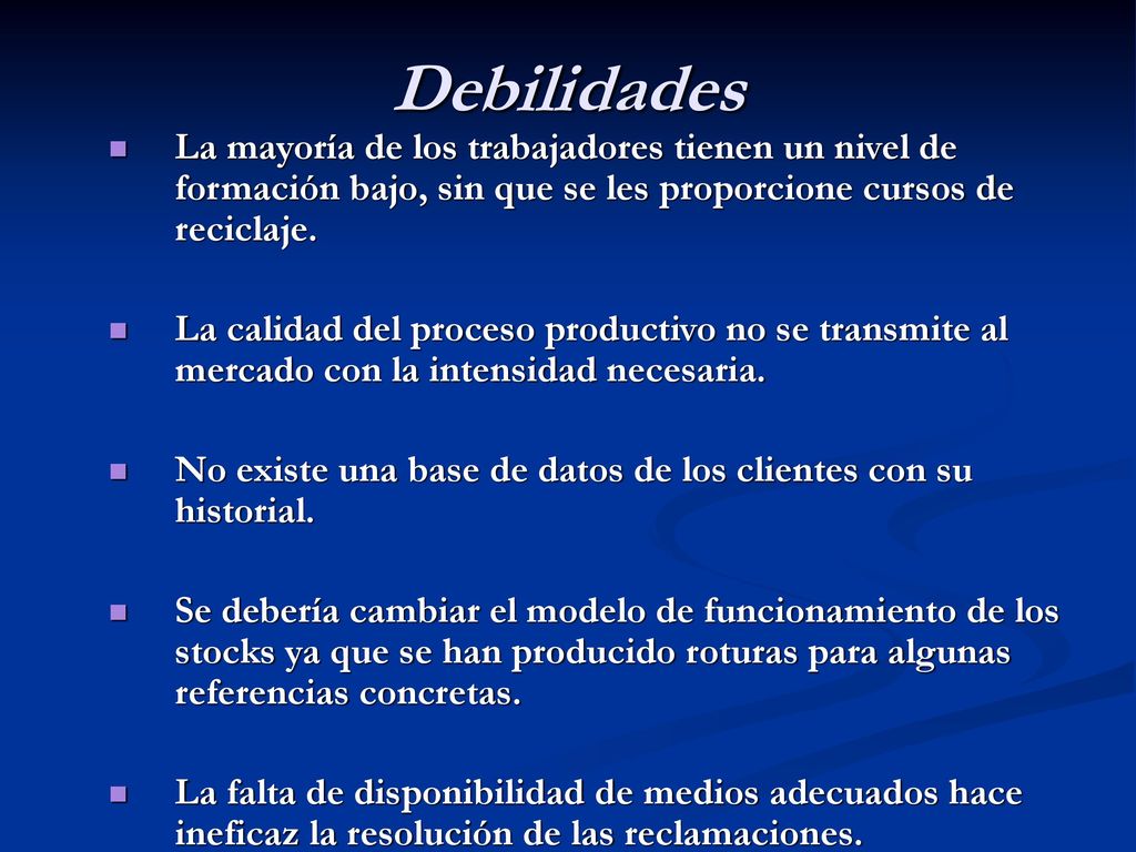 Debilidades La mayoría de los trabajadores tienen un nivel de formación bajo, sin que se les proporcione cursos de reciclaje.