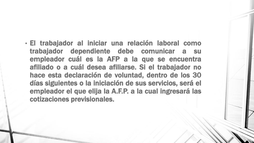 El trabajador al iniciar una relación laboral como trabajador dependiente debe comunicar a su empleador cuál es la AFP a la que se encuentra afiliado o a cuál desea afiliarse.