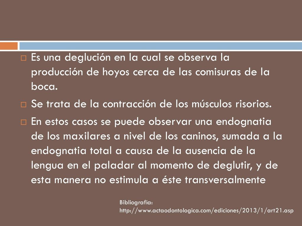 Se trata de la contracción de los músculos risorios.