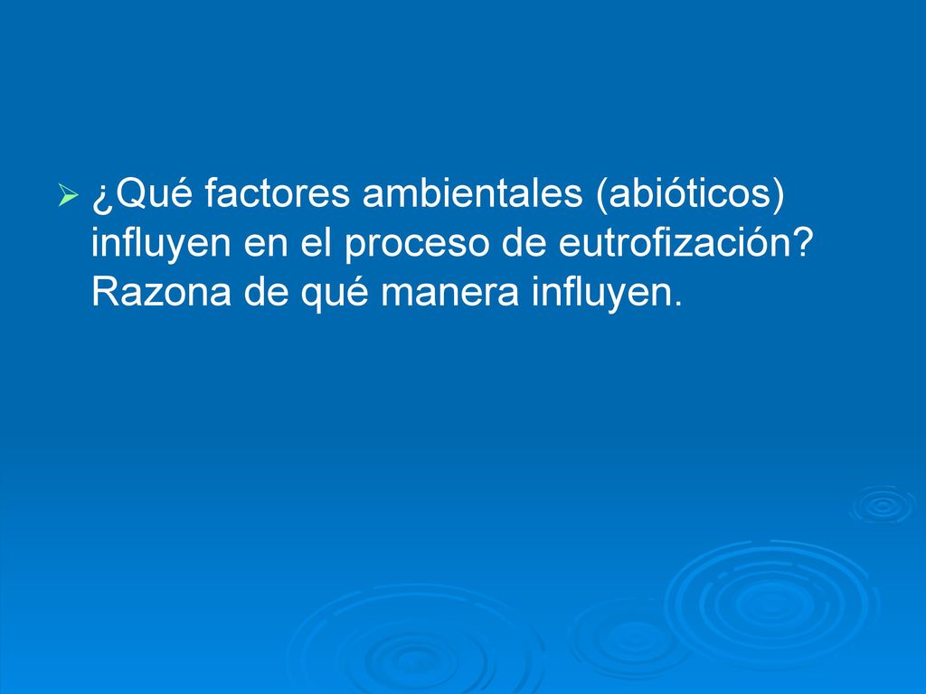 ¿Qué factores ambientales (abióticos) influyen en el proceso de eutrofización.