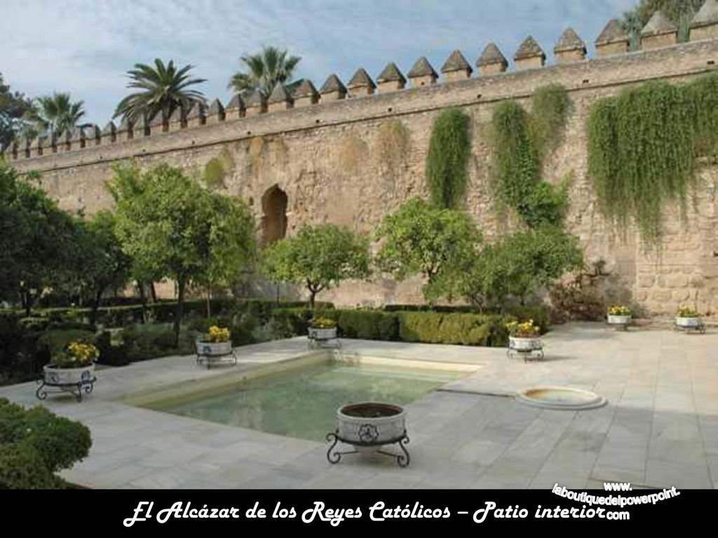 El Alcázar de los Reyes Católicos – Patio interior