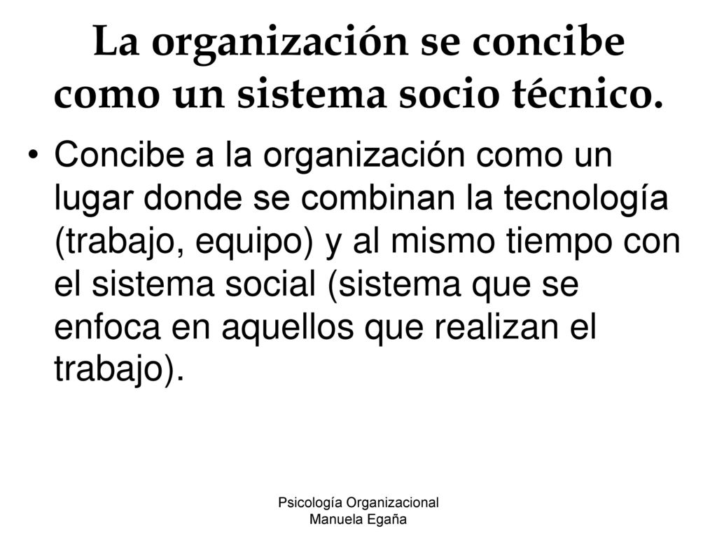 La organización se concibe como un sistema socio técnico.