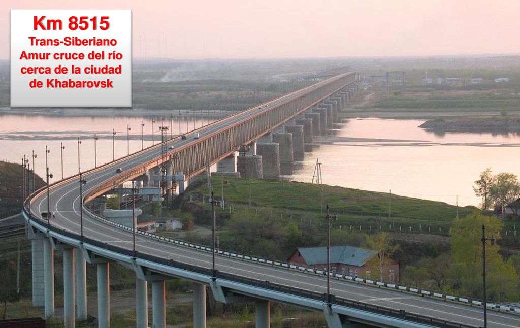 Trans-Siberiano Amur cruce del río cerca de la ciudad de Khabarovsk