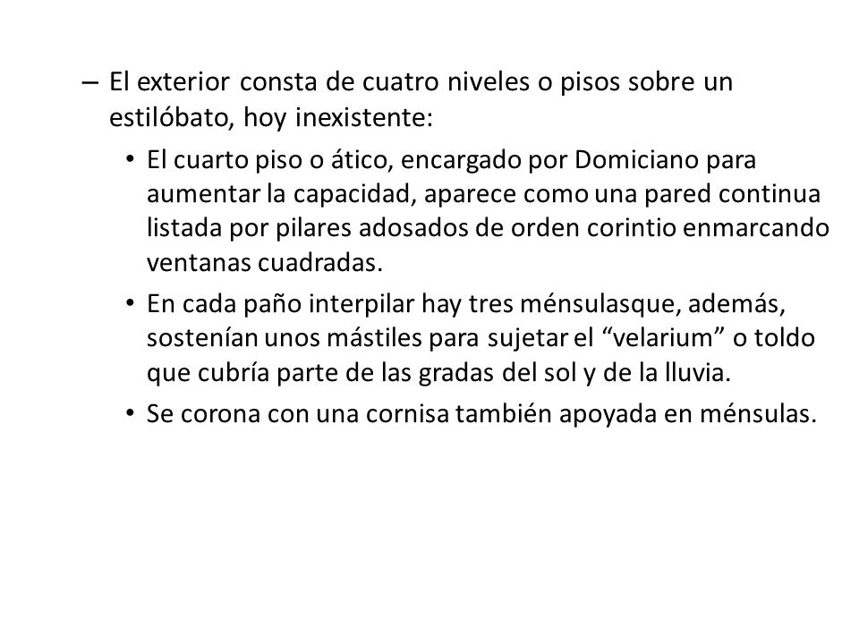 El exterior consta de cuatro niveles o pisos sobre un estilóbato, hoy inexistente: