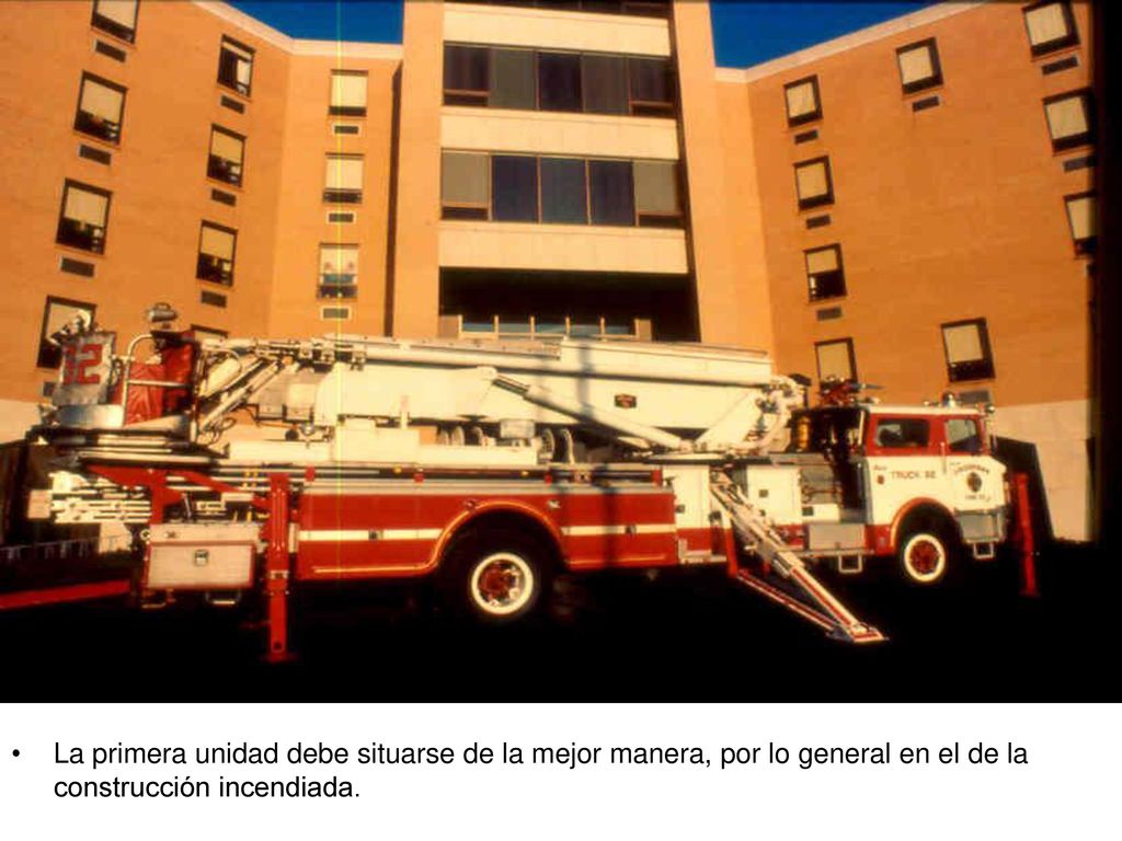 La primera unidad debe situarse de la mejor manera, por lo general en el de la construcción incendiada.