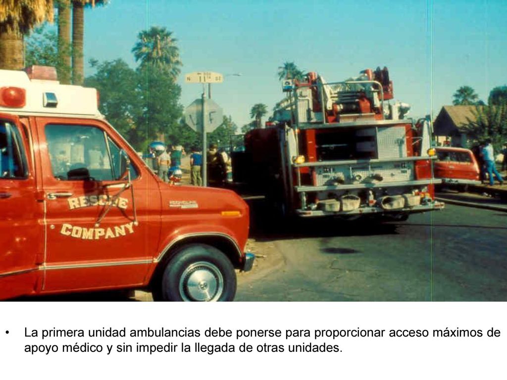La primera unidad ambulancias debe ponerse para proporcionar acceso máximos de apoyo médico y sin impedir la llegada de otras unidades.
