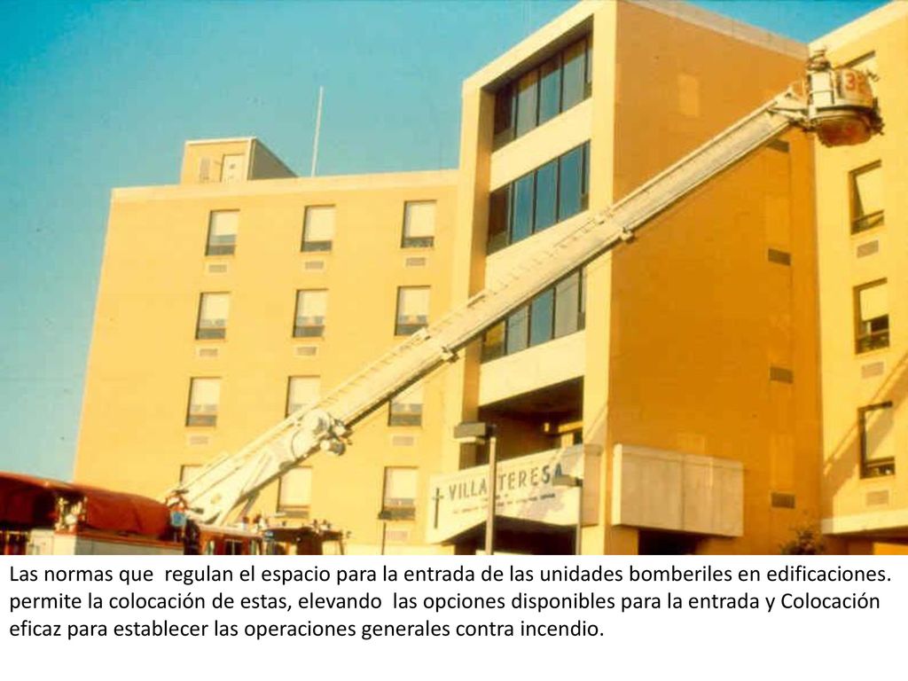 Las normas que regulan el espacio para la entrada de las unidades bomberiles en edificaciones.