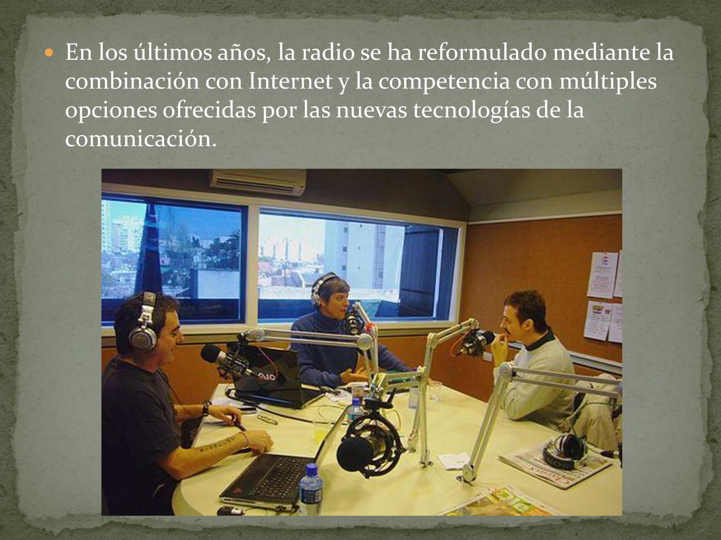 En los últimos años, la radio se ha reformulado mediante la combinación con Internet y la competencia con múltiples opciones ofrecidas por las nuevas tecnologías de la comunicación.