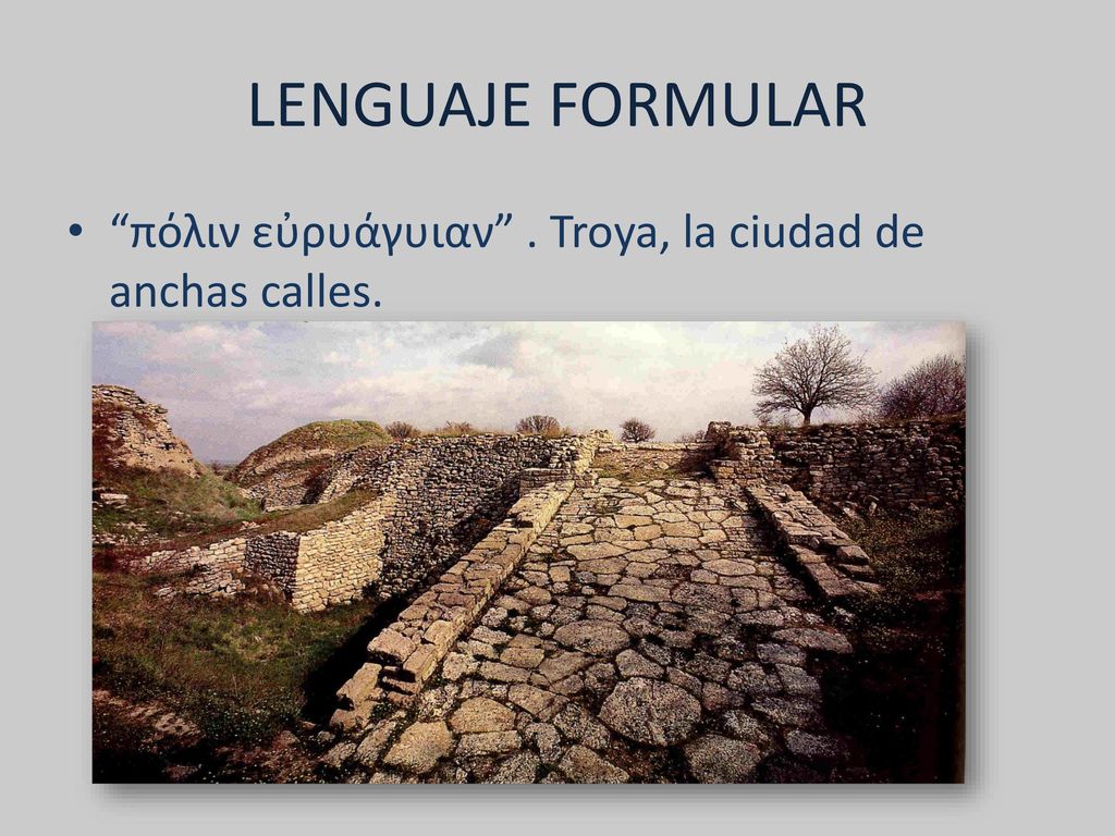 LENGUAJE FORMULAR πόλιν εὐρυάγυιαν . Troya, la ciudad de anchas calles.