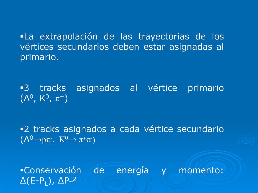 La extrapolación de las trayectorias de los vértices secundarios deben estar asignadas al primario.