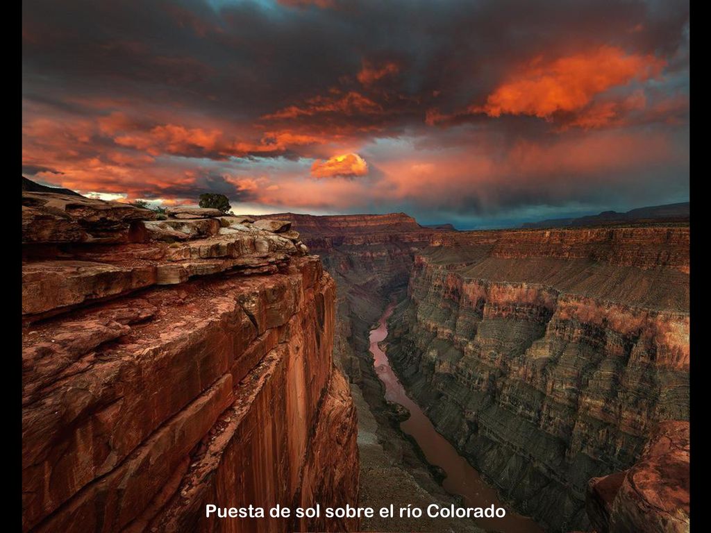 Puesta de sol sobre el río Colorado