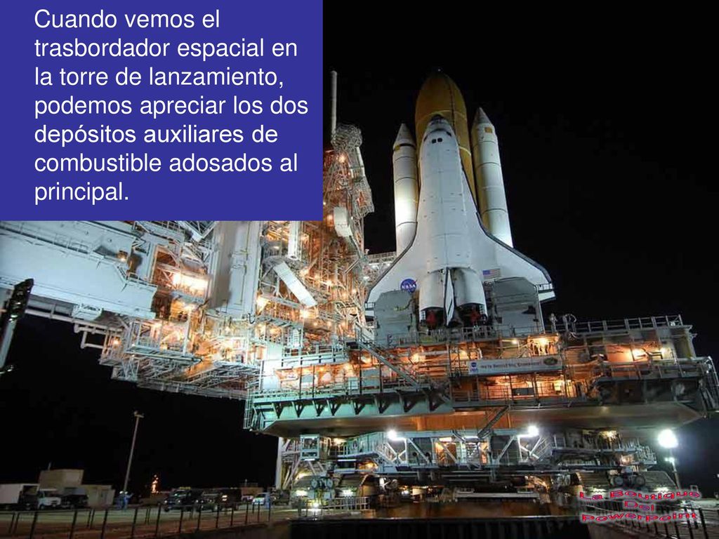 Cuando vemos el trasbordador espacial en la torre de lanzamiento, podemos apreciar los dos depósitos auxiliares de combustible adosados al principal.