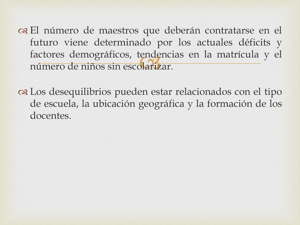 El número de maestros que deberán contratarse en el futuro viene determinado por los actuales déficits y factores demográficos, tendencias en la matrícula y el número de niños sin escolarizar.