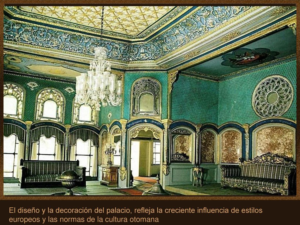 El diseño y la decoración del palacio, refleja la creciente influencia de estilos europeos y las normas de la cultura otomana