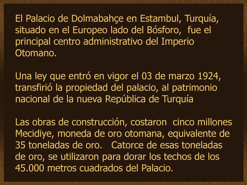 El Palacio de Dolmabahçe en Estambul, Turquía, situado en el Europeo lado del Bósforo, fue el principal centro administrativo del Imperio Otomano.
