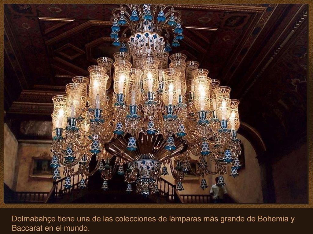 Dolmabahçe tiene una de las colecciones de lámparas más grande de Bohemia y Baccarat en el mundo.