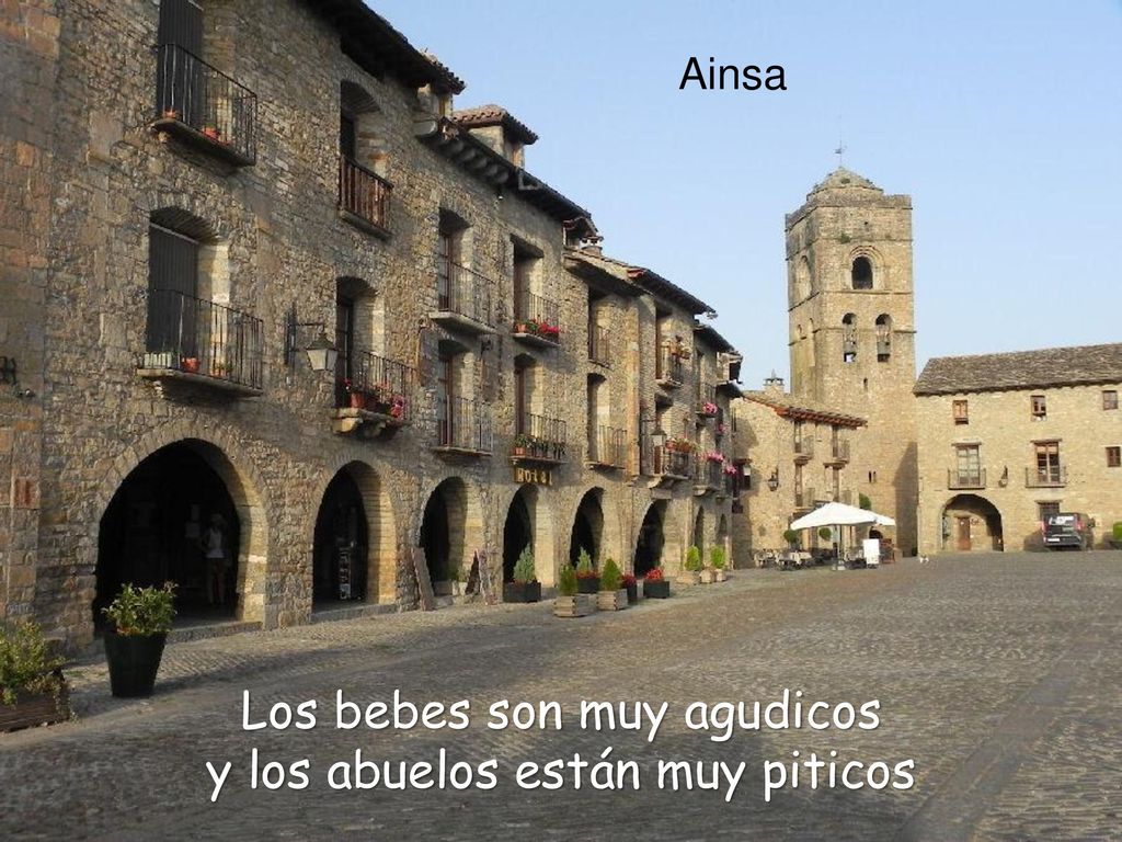 Los bebes son muy agudicos y los abuelos están muy piticos