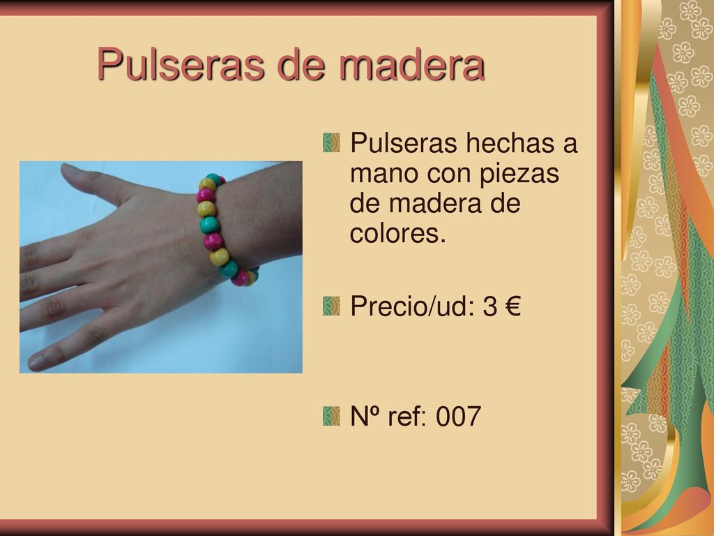 Pulseras de madera Pulseras hechas a mano con piezas de madera de colores.