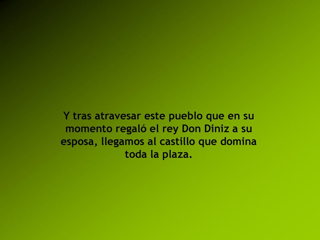 Y tras atravesar este pueblo que en su momento regaló el rey Don Diniz a su esposa, llegamos al castillo que domina toda la plaza.